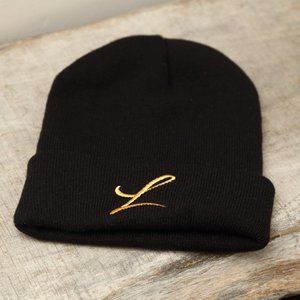 Black “L” monogrammed beanie knit winter hat